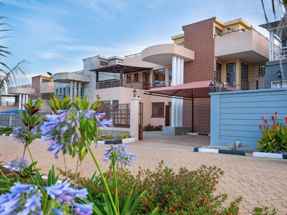 Luxurious 4 Bedroom All Ensuite Plus DSQ For Sale Heritage Villas, Ngong