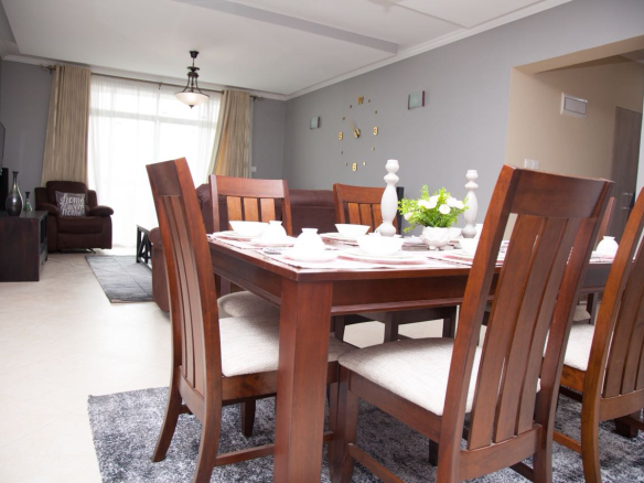 savannah-land-dinig-are