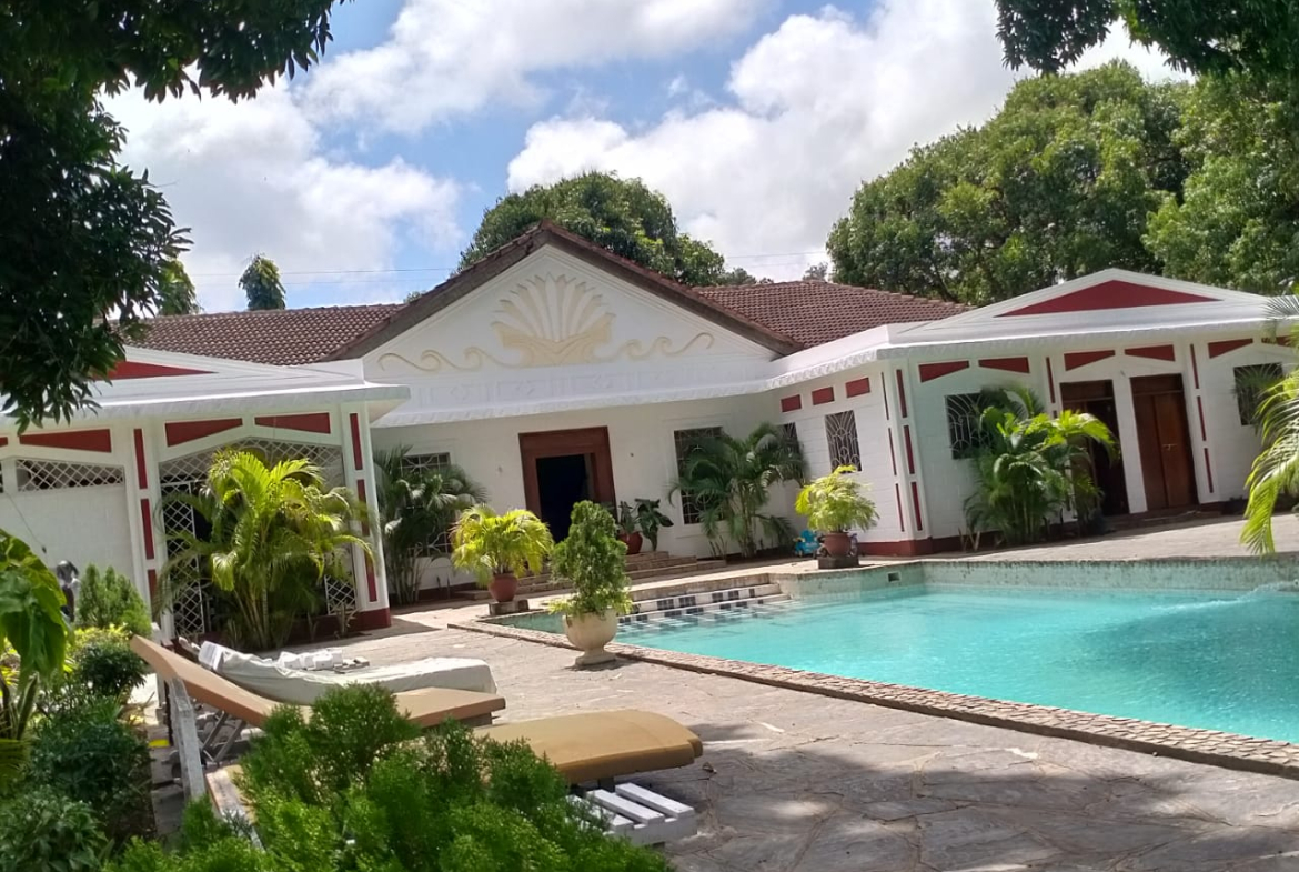 12br-house-with-a-pool-in-malindi-for-sale-front