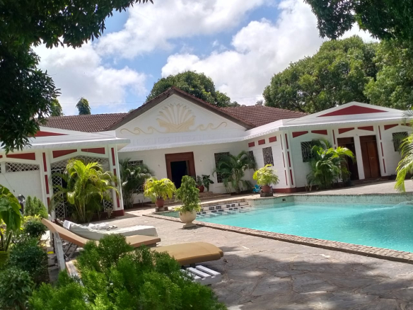 12br-house-with-a-pool-in-malindi-for-sale-front
