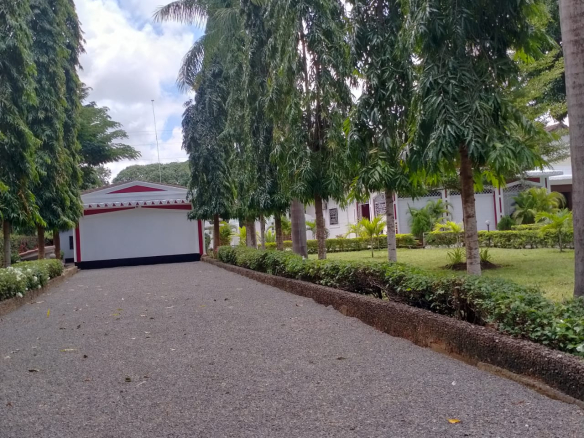 12br-house-with-a-pool-in-malindi-for-sale-gate