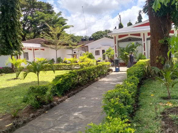 12br-house-with-a-pool-in-malindi-for-sale-lawn