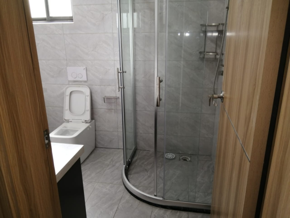 white-oak-apartments-shower