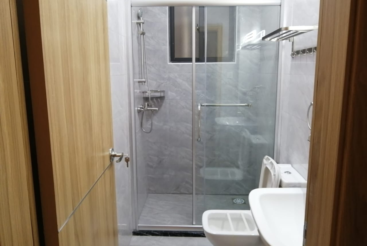 white-oak-apartments-washroom