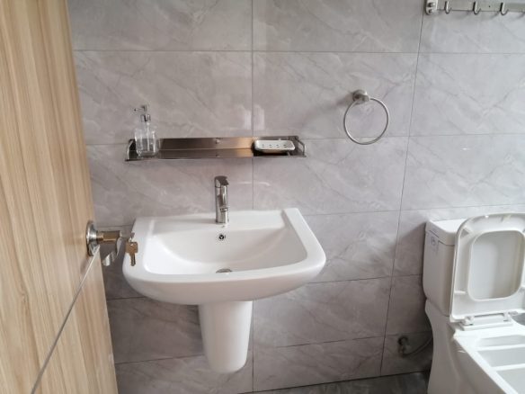 white-oak-apartmentssanitary-ware