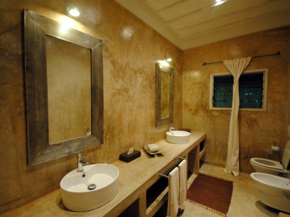bathroom-malindi-hotel-for-sale