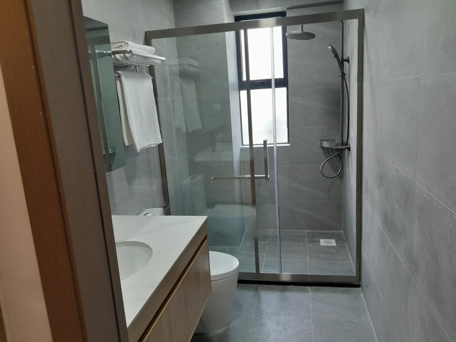 himalaya-heights-apartments-washroom