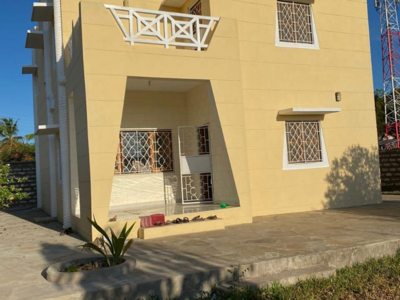 4br-house-for-sale-along-casuarina-standalone-5