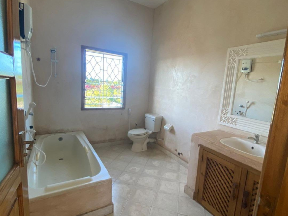 4br-house-for-sale-along-casuarina-standalone-9