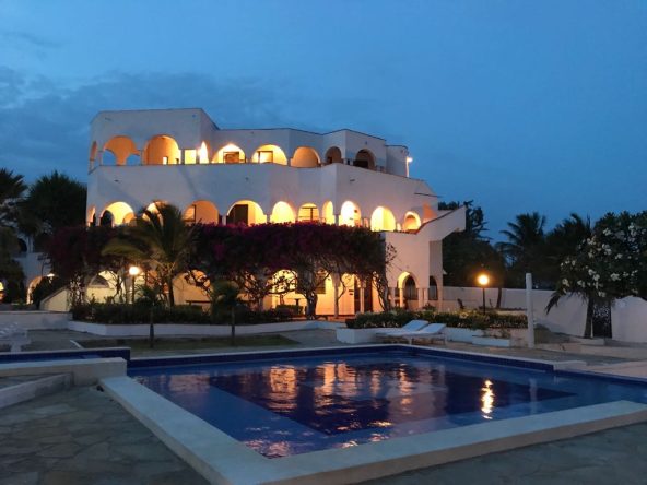 5 br villa on the beach for sale in Malindi
