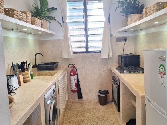 Beachfront 2 br apartment for rent