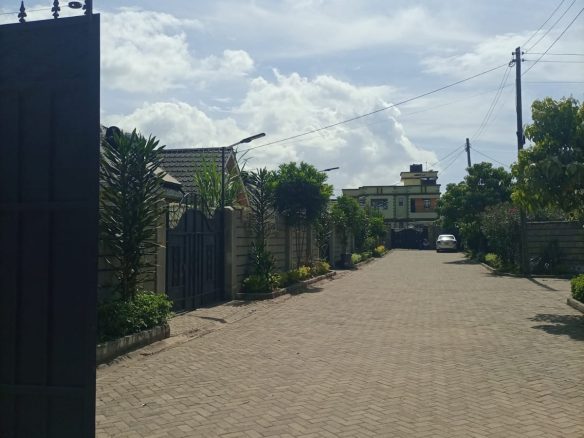 3br plus SQ bungalow for sale in Lanet, nakuru