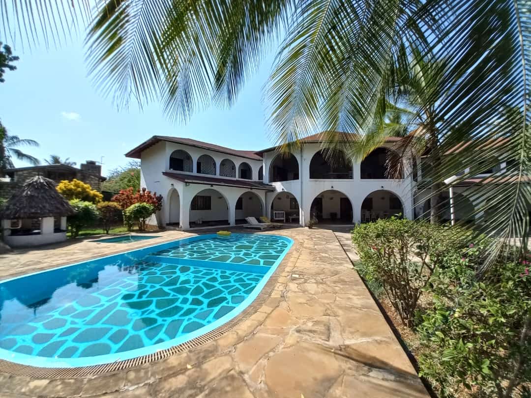 Beautiful 9-Bedroom Villa For Sale In Casuarina, Malindi. - Mkaazi Real ...