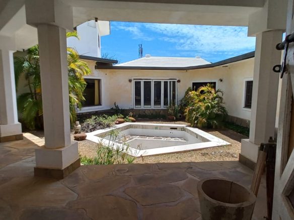 3 Bedroom all ensuite for sale Casuarina road on 1 acre