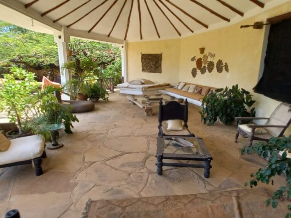 3 Bedroom all ensuite for sale Casuarina road on 1 acre