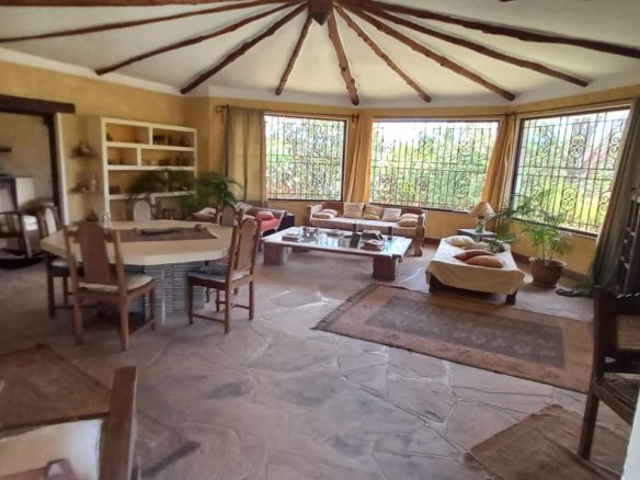 3 Bedroom all ensuite for sale Casuarina road on 1 acre