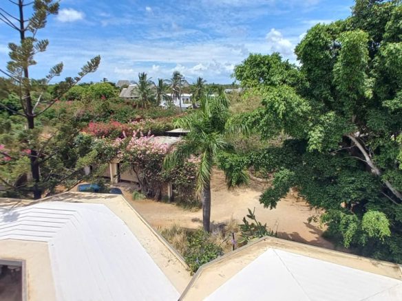 3 Bedroom all ensuite for sale Casuarina road on 1 acre