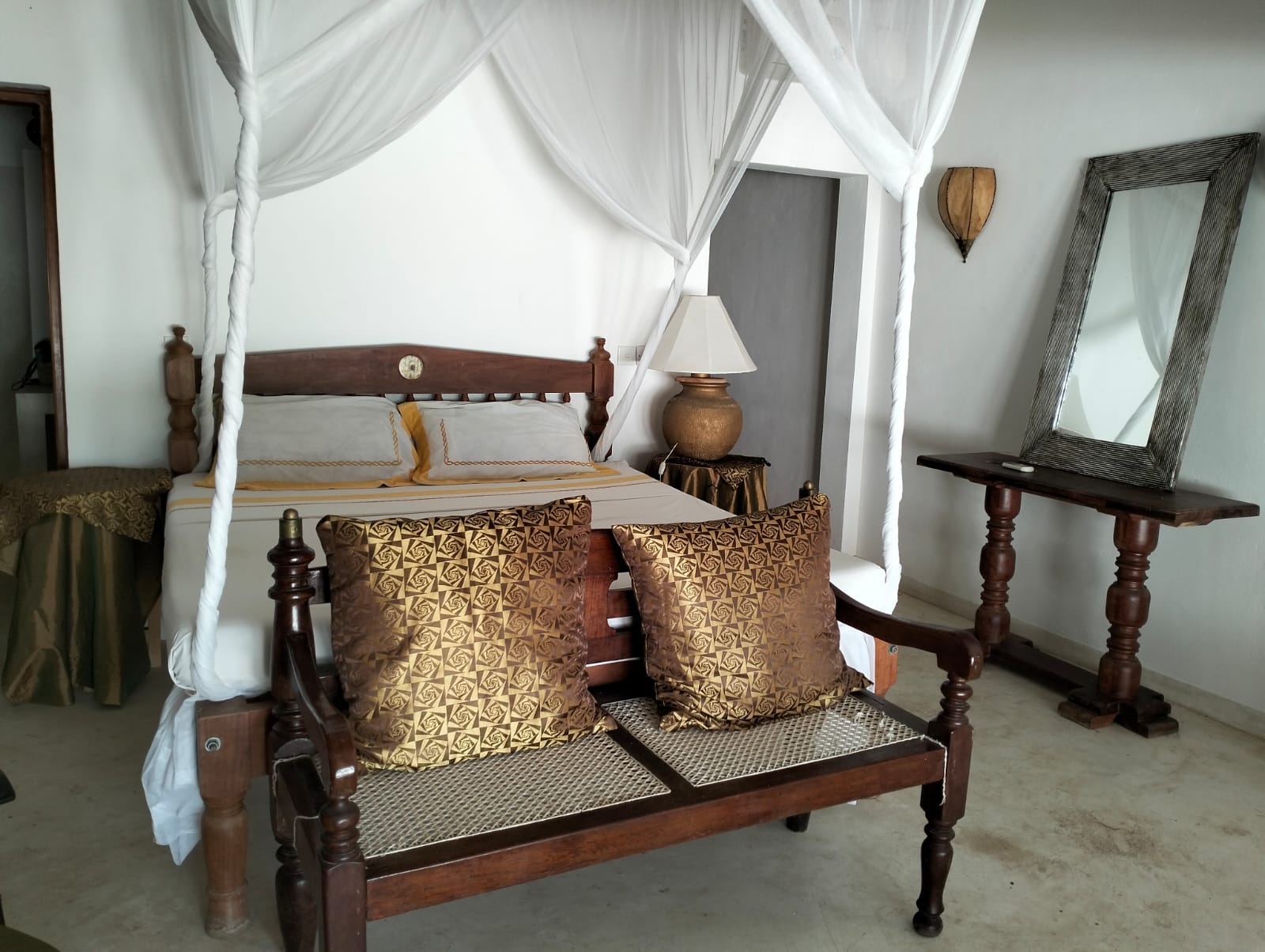 Stunning 2 bedroom Beachfront Chalet for sale in Malindi