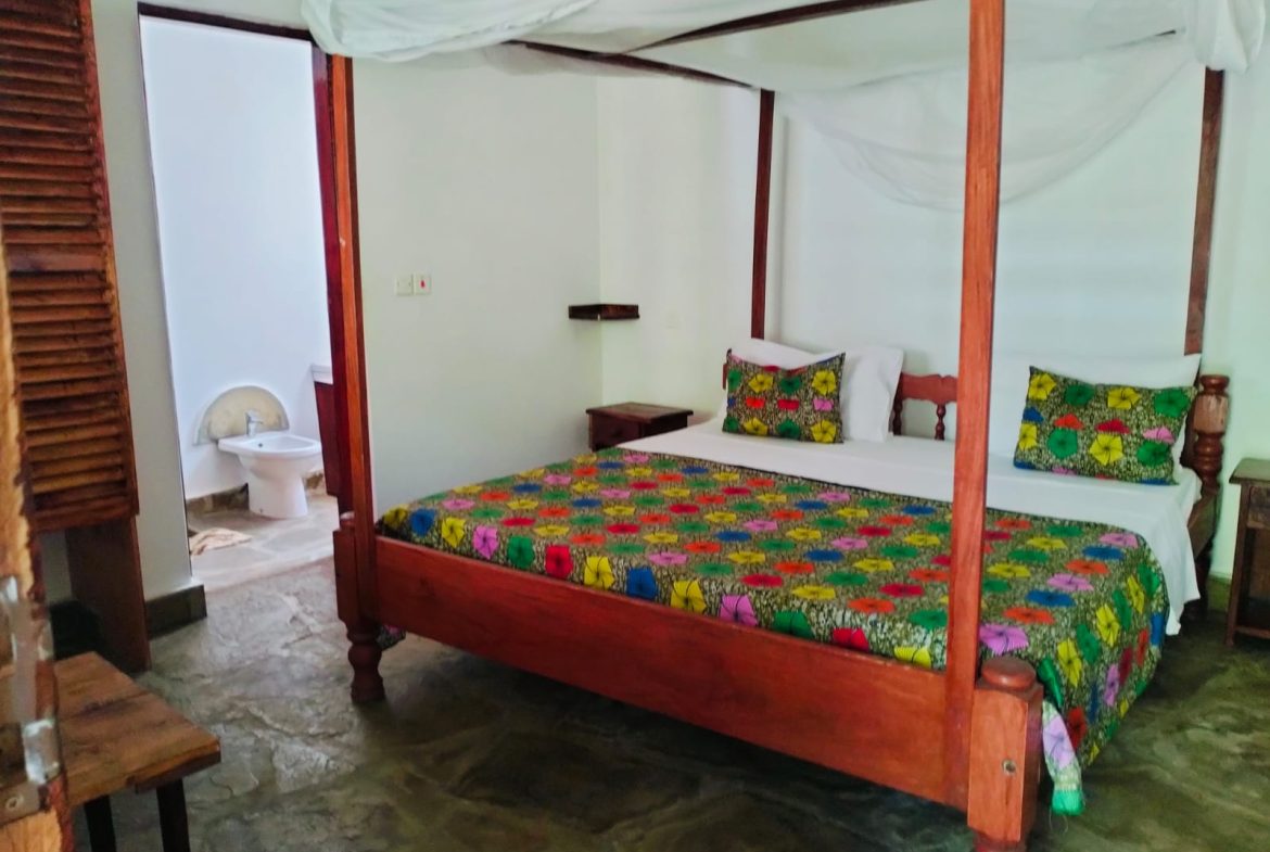 For sale: Three solar-powered bungalows in Watamu, just 15 minutes from the beach. Each en-suite one-bedroom chalet features stylish furnishings, a kitchenette, and shares a lush garden with a gazebo. Secure parking for three cars and priced at 13.5M ONO, offering excellent investment potential.