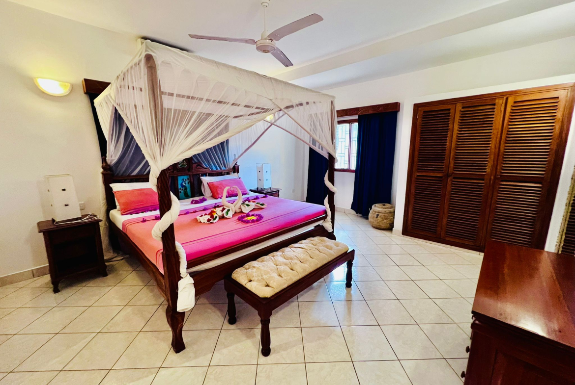 luxurious 4-bedroom villa in Watamu