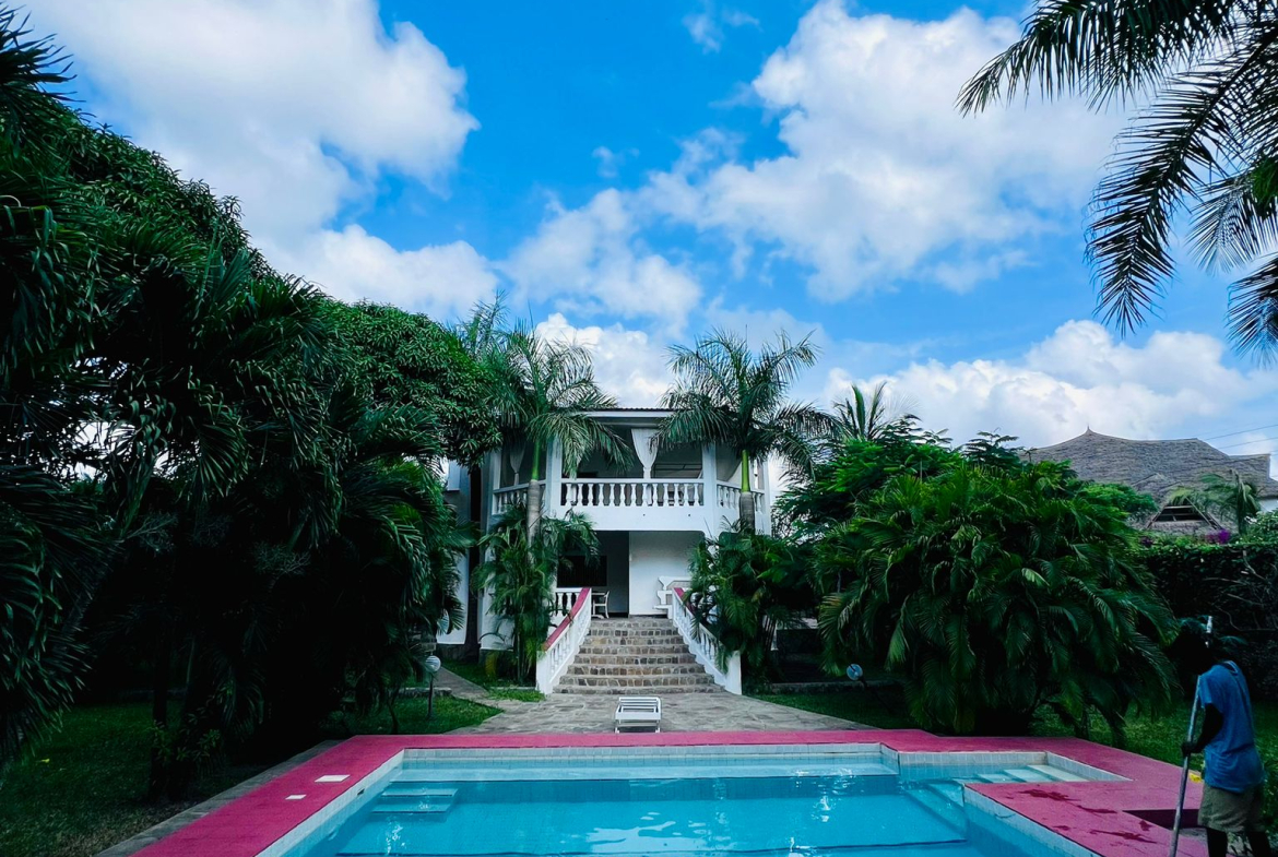 luxurious 4-bedroom villa in Watamu