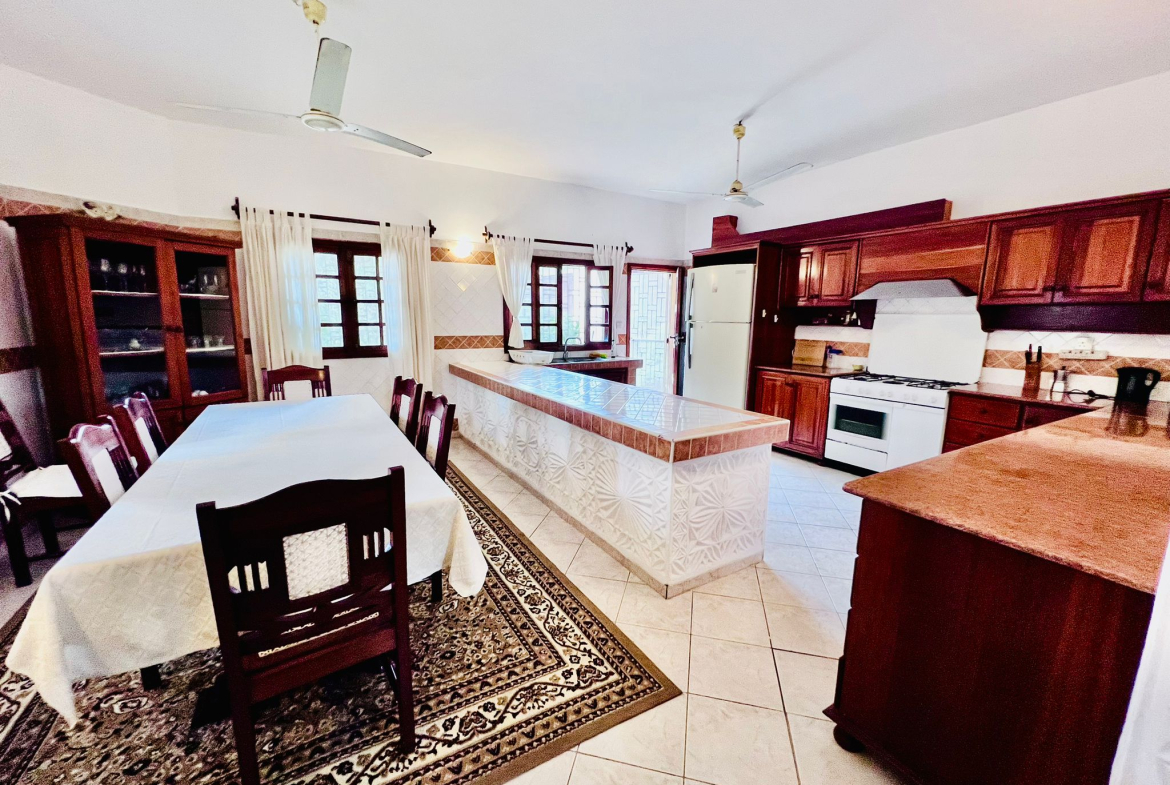 luxurious 4-bedroom villa in Watamu