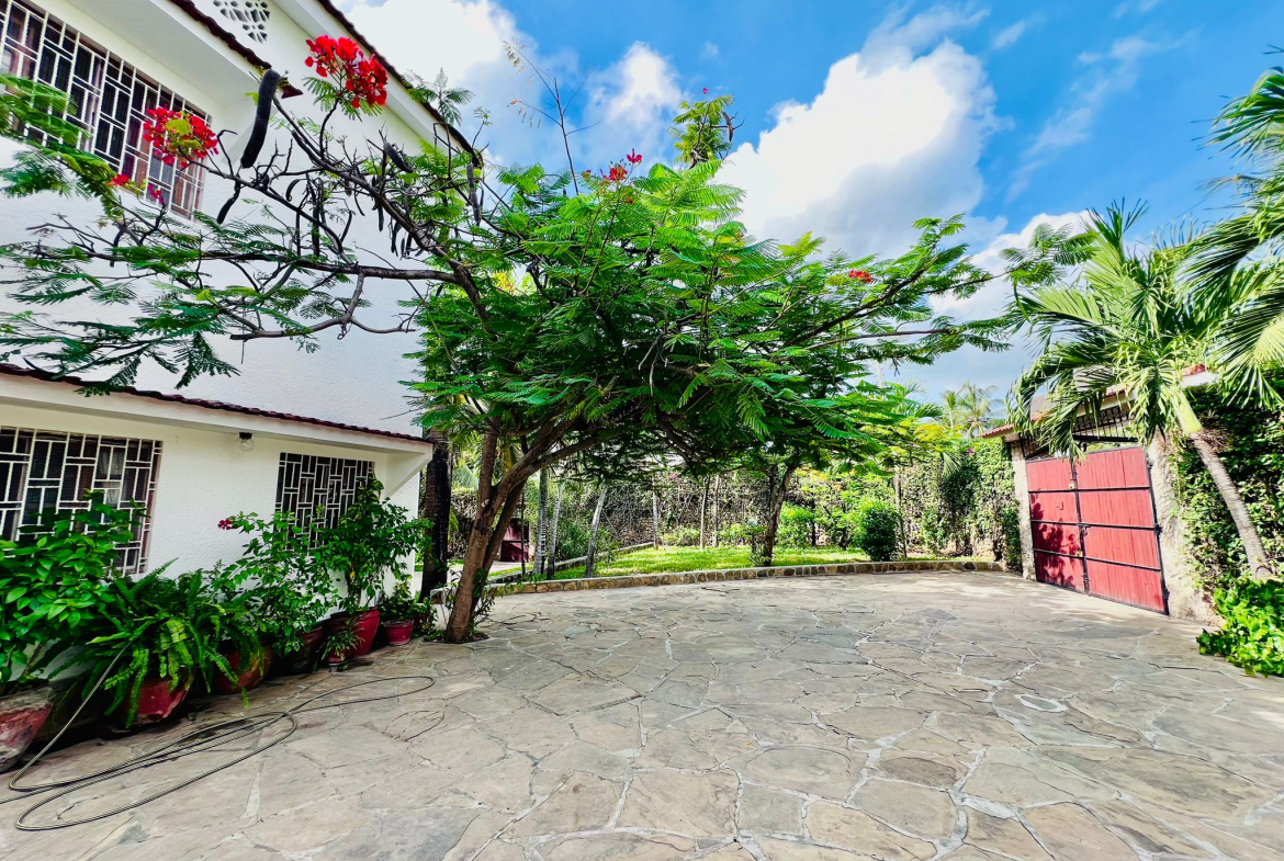 luxurious 4-bedroom villa in Watamu