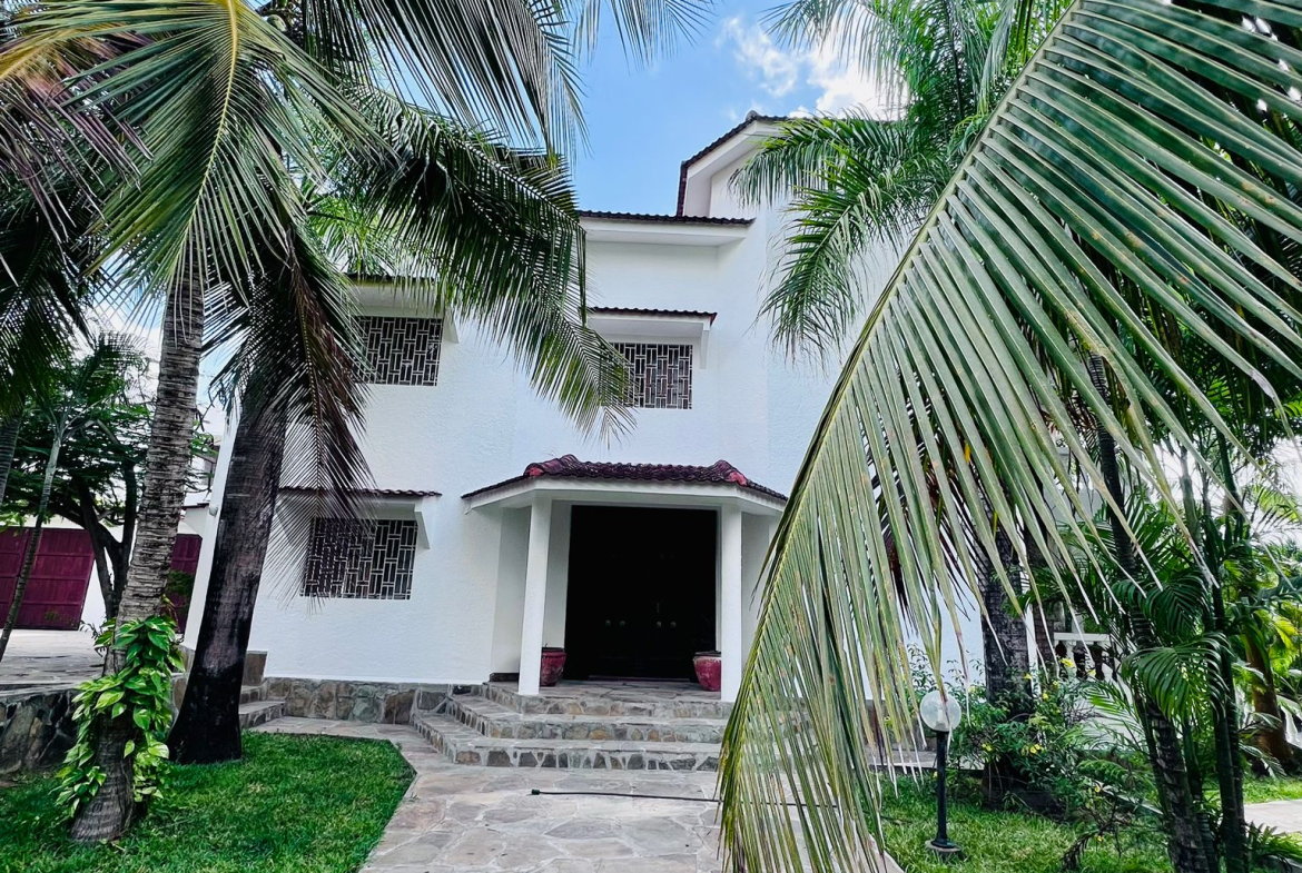 luxurious 4-bedroom villa in Watamu