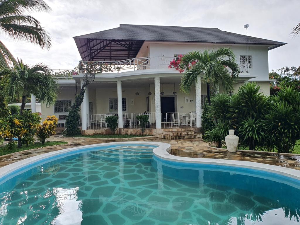 Elegant 4-Bedroom Villa for Sale on Casuarina Road