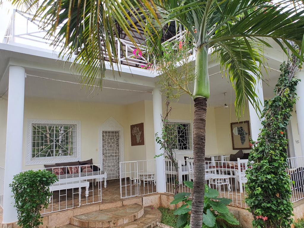 Elegant 4-Bedroom Villa for Sale on Casuarina Road