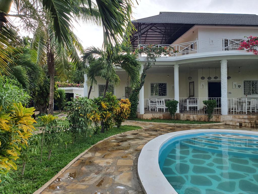 Elegant 4-Bedroom Villa for Sale on Casuarina Road