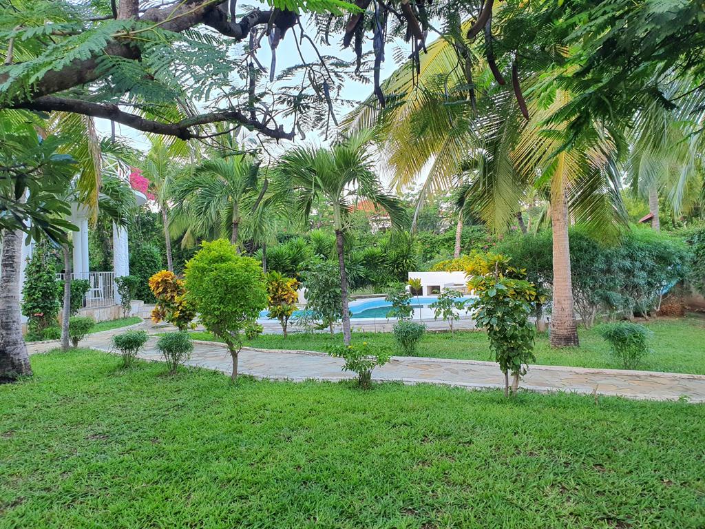 Elegant 4-Bedroom Villa for Sale on Casuarina Road pool view