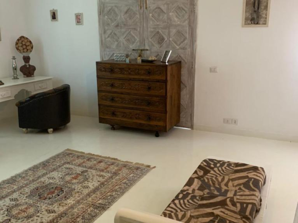 Elegant 4-Bedroom Villa for Sale on Casuarina Road masterbedroom