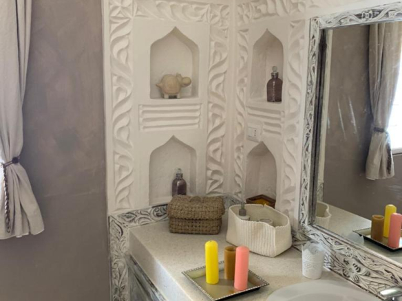Elegant 4-Bedroom Villa for Sale on Casuarina Road washroom
