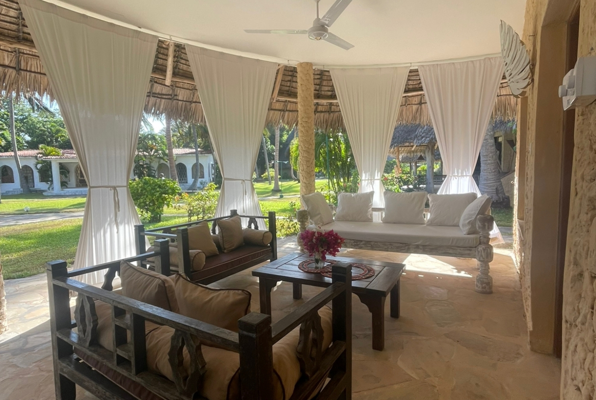 Luxurious 3 br beachfront villa airbnb malindi