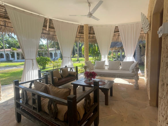 Luxurious 3 br beachfront villa airbnb malindi