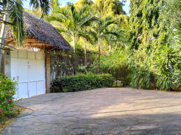 3br villa for sale in Malindi Casuarina road
