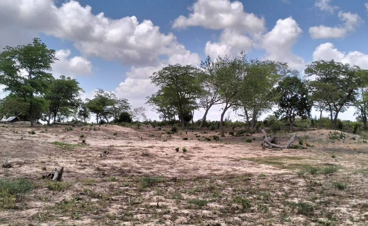 10 Acres for sale in Kakoneni