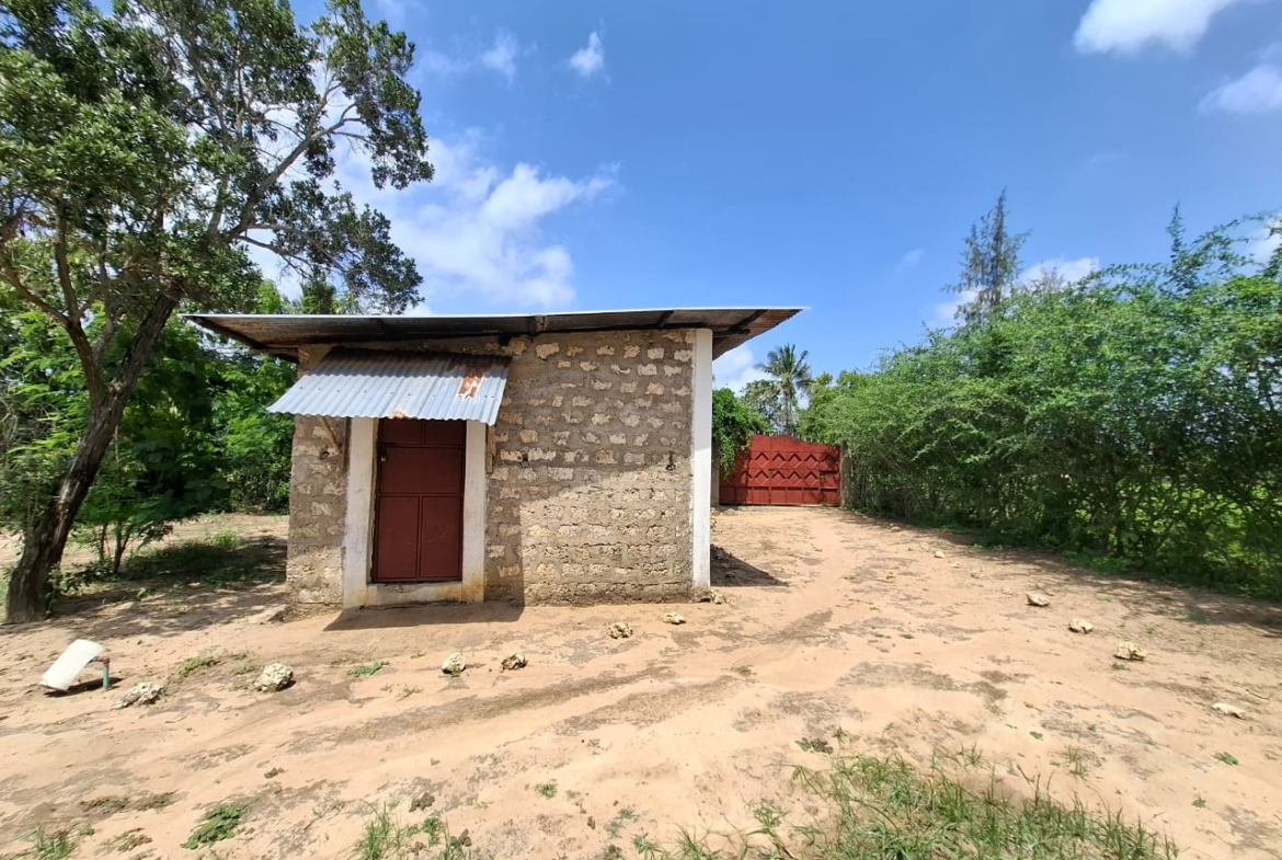 3.5 acres farm for sale with farmhouse in Malindi