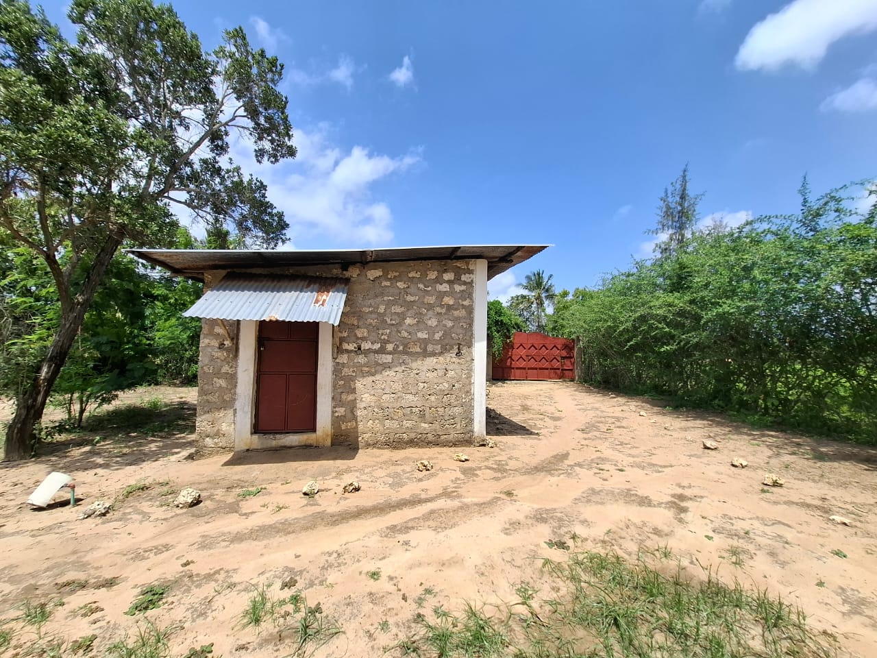 3.5 acres farm for sale with farmhouse in Malindi