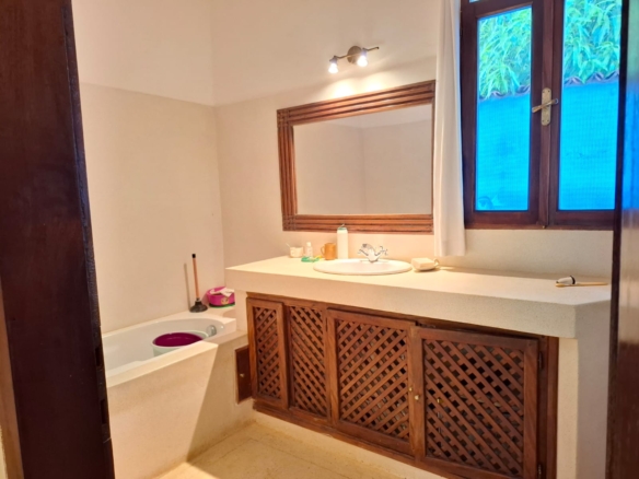 3br Mwembe resort for sale shower with bathtub