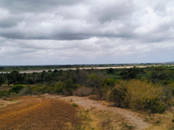 Jilore 8 Acres for sale by the river