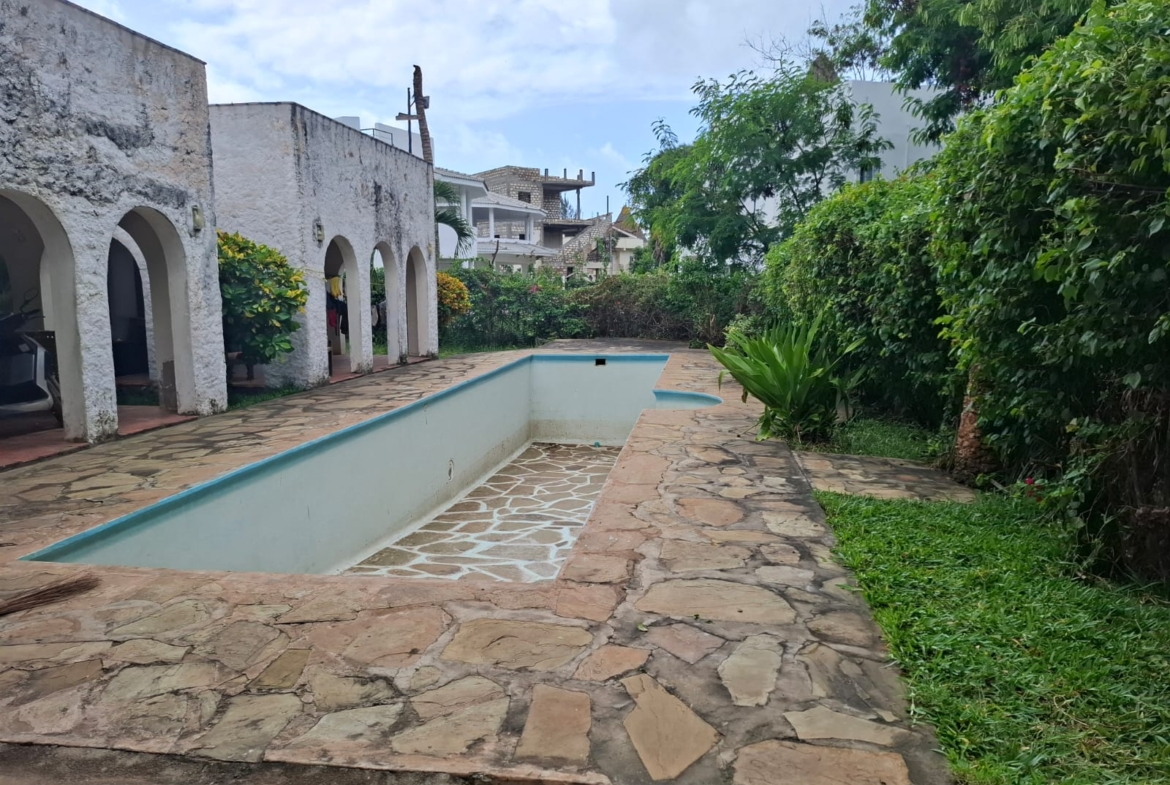 2br villa for sale in Iguana Beach