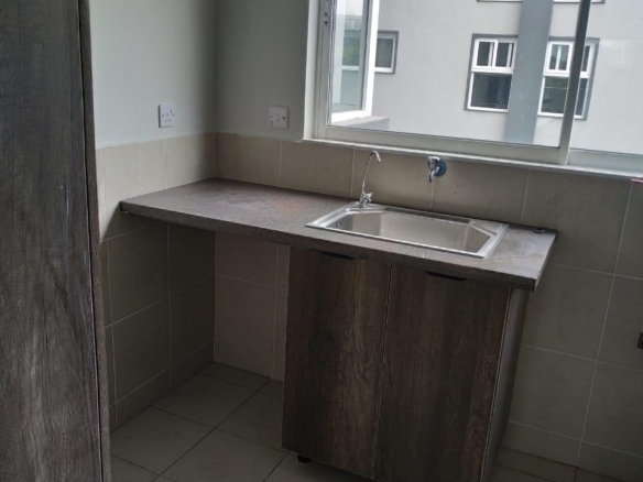 Riverside drive 3 br plus SQ for rent