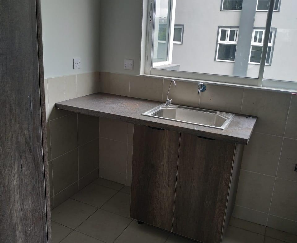 Riverside drive 3 br plus SQ for rent