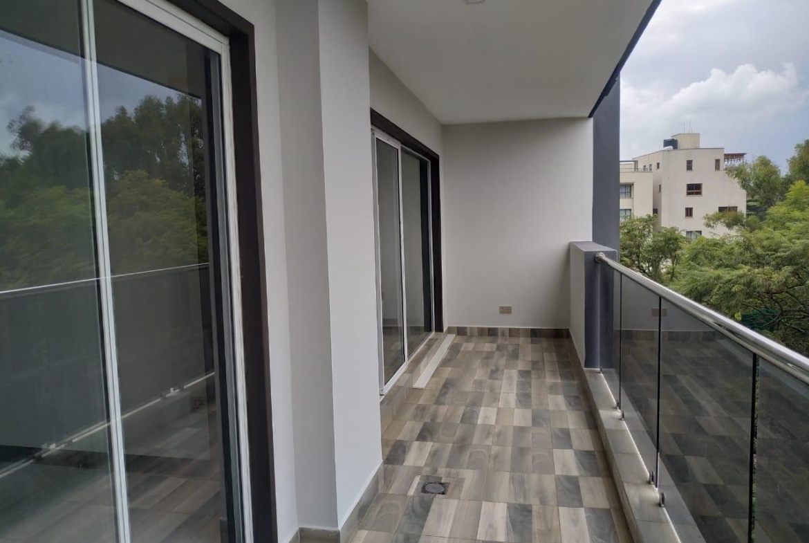 Riverside drive 3 br plus SQ for rent