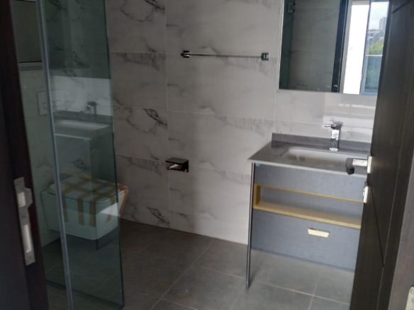 Riverside drive 3 br plus SQ for rent