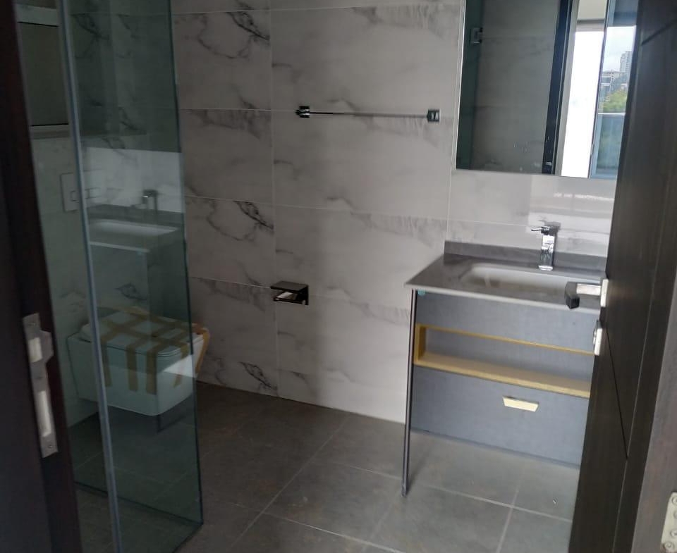 Riverside drive 3 br plus SQ for rent
