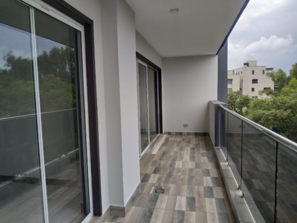 Riverside drive 3 br plus SQ for rent