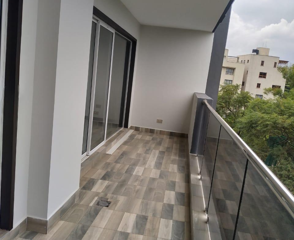 Riverside drive 3 br plus SQ for rent